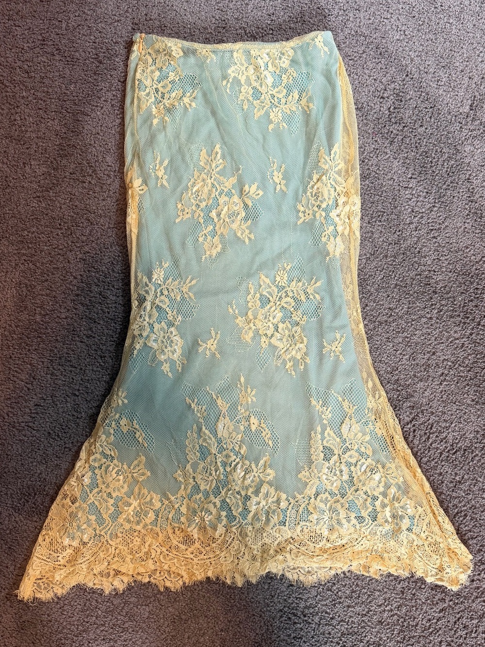 Lace-Overlay Mermaid Skirt in Pale green and gold
